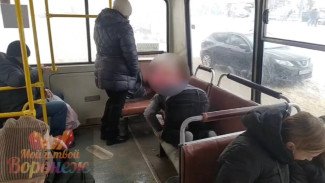 В Воронеже маршрутчик остановил автобус ради намаза: появилось видео