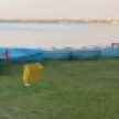 «Брат сидел у трупа». Появились душераздирающие кадры с места трагедии на пляже в Воронеже