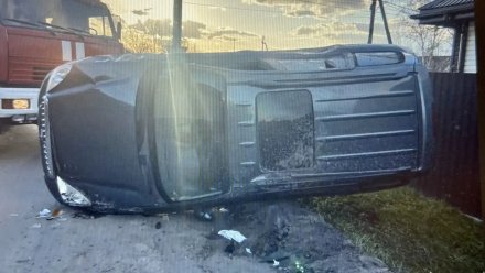 Легковушка перевернулась в воронежском селе: есть пострадавший
