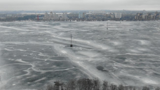 Провалившийся под лёд Воронежского водохранилища рыбак попал в реанимацию