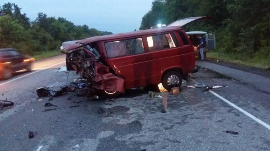 Число жертв страшного ДТП с легковушкой и микроавтобусом под Воронежем выросло до восьми
