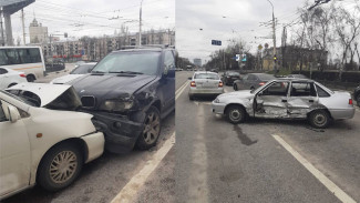 Трое воронежцев пострадали в столкновении 4 легковушек у воронежского ТЦ