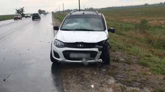 Три человека попали в больницу после столкновения «Лады» и ВАЗа под Воронежем