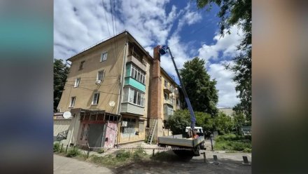 В мэрии назвали причину сноса трубы на доме в центре Воронежа