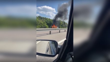 В Воронежской области из-за загоревшейся машины произошло массовое ДТП