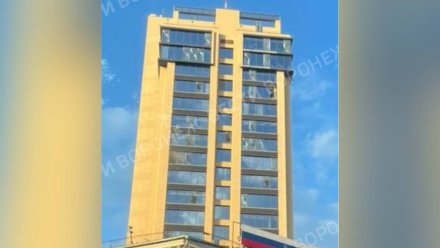 Обломками беспилотника выбило стёкла в «Галерее Чижова» в Воронеже