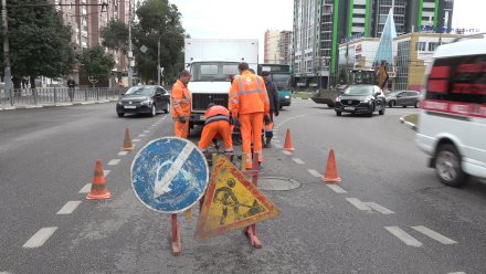 Московский проспект в Воронеже встал в 2-километровой пробке из-за фекального потопа