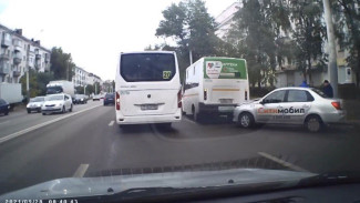 В Воронеже на Левом берегу маршрутка столкнулась с такси