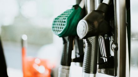 Обломки дрона ВСУ упали на заправку в Воронежской области