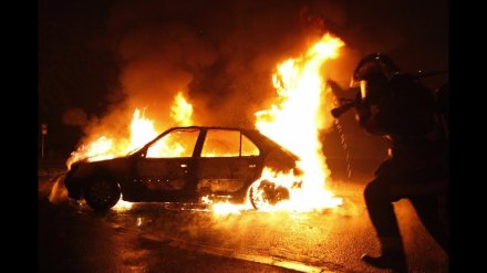 Во дворе в центре Воронежа ночью сгорели три машины
