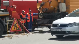 В Воронеже движение на участке Московского проспекта закрыли из-за коммунальной аварии