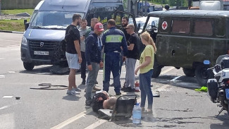 В Воронеже произошло жёсткое ДТП с машиной скорой: есть пострадавший