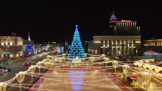 Воронежцам рассказали, когда закончат установку и украшение главной новогодней ёлки