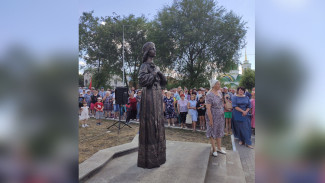 В Нововоронеже открыли памятник «красивой» Алёнке
