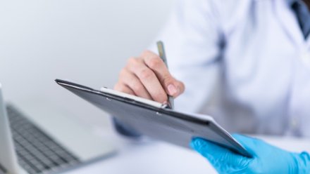 Свыше 156 тыс. счетов выставили фонды ОМС за медпомощь воронежцам в других регионах страны