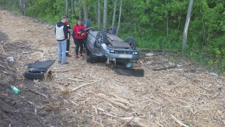 Машина с пьяным водителем перевернулась на крышу в Воронежской области: есть пострадавший