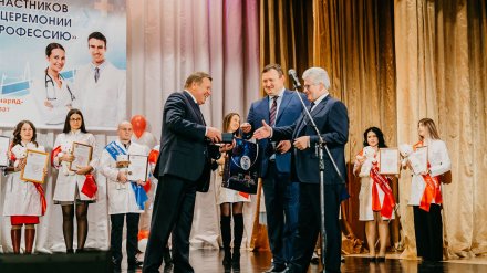 В Нововоронеже молодые врачи получили ключи от новых квартир