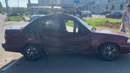 Три женщины пострадали в ДТП при столкновении двух иномарок в Воронеже