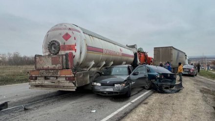 В Воронежской области водитель грузовика спровоцировал ДТП с 5 машинами