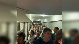 Воронежцы пожаловались на очередь на железнодорожном вокзале из-за досмотра