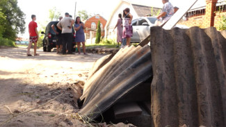 Дорогу в частном секторе Воронежа превратили в песчаную канаву 