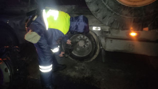 КамАЗ перекрыл трассу Воронеж – Луганск