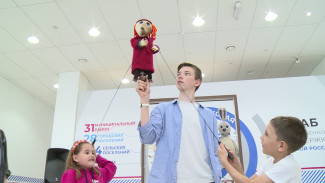 Артисты воронежского театра кукол провели мастер-класс для детей участников СВО