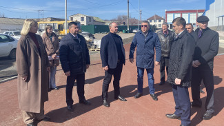 «Единая Россия» провела мониторинг строящегося спортобъекта в Богучаре