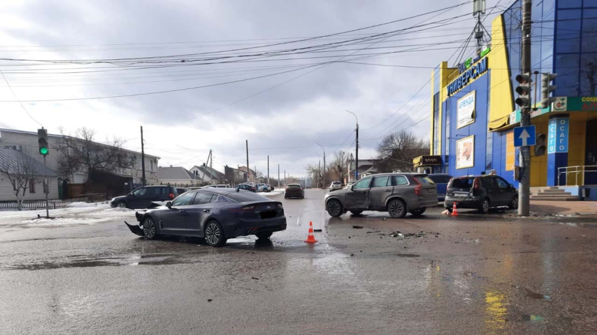 В массовом ДТП на Беговой в Воронеже погиб 63-летний пешеход | 06.03.2023 |  Воронеж - БезФормата