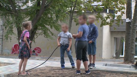 Прокуратура проверит детскую площадку в Воронеже, на которой пострадала 8-летняя девочка