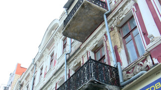 «Фасад отваливается кусками». Один из самых известных домов Воронежа начал разрушаться