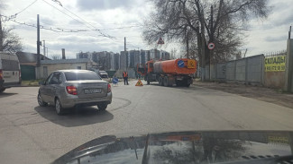 В Воронеже у виадука образовалась пробка
