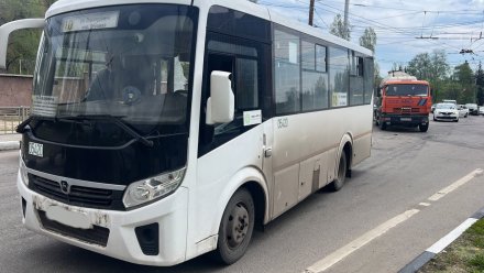 Пассажирка автобуса пострадала в ДТП с грузовиком в Воронеже