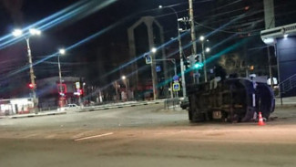 В центре Воронежа перевернулась «Газель»