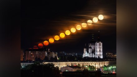Фотограф снял «восход 13 Лун» над Воронежем