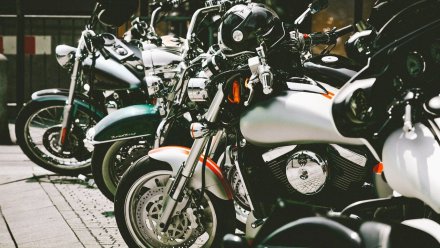 В Воронежской области пьяный водитель разбил мотоциклы байкерского клуба на 600 тысяч
