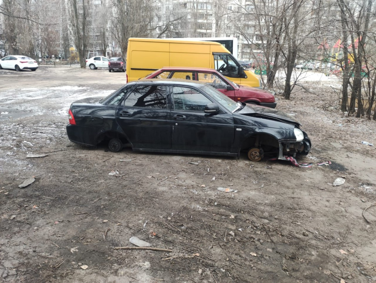 Воронежца задержали за кражу колёс с машин в Северном – Новости Воронежа и  Воронежской области – Вести Воронеж