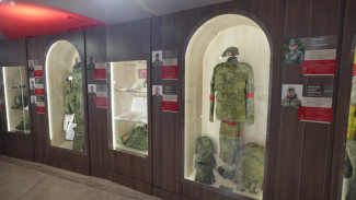 Александр Гусев посетил посвящённую воронежским героям СВО выставку