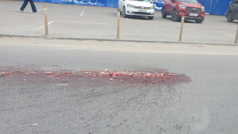 В Воронеже на дороге нашли десятки разбитых пробирок с кровью