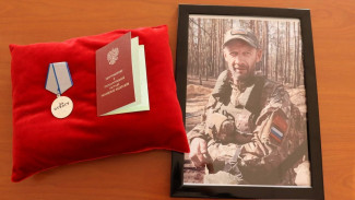 Матери погибшего в зоне спецоперации воронежца вручили медаль «За отвагу»