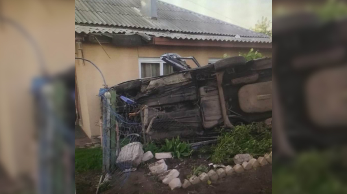 Под Воронежем водитель легковушки влетел в жилой дом и погиб – Новости  Воронежа и Воронежской области – Вести Воронеж