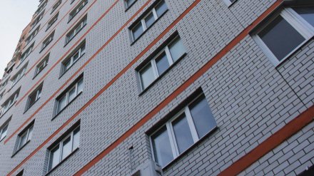 В Воронеже 19-летний парень выпал с балкона 8 этажа