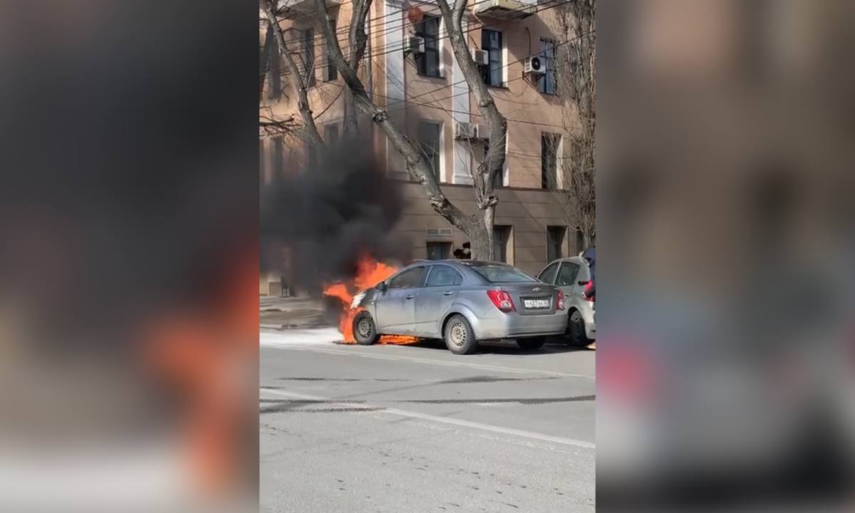 У площади Ленина в Воронеже вспыхнула иномарка: появилось видео – Новости  Воронежа и Воронежской области – Вести Воронеж