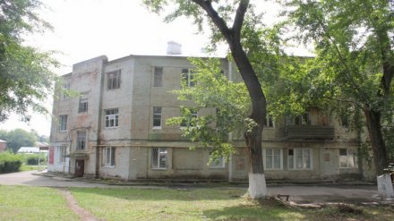 СК проверит 87-летний дом под Воронежем, где стена рухнула на кровать