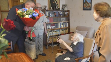 Депутат гордумы Андрей Бойко поздравил жительницу Воронежа со столетним юбилеем