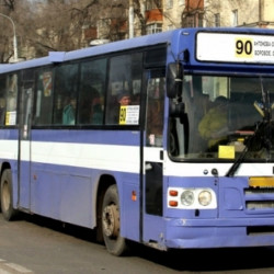 В Воронеже маршрутка сбила стоящую на остановке 16-летнюю девушку