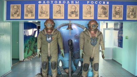 В Воронеже открыли памятный знак в честь поднявшего секретный спутник водолаза