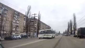 В Воронеже устроившего гонки по встречке водителя автобуса привлекли к ответственности