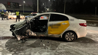 Два человека пострадали в аварии с такси на улице 9 Января в Воронеже