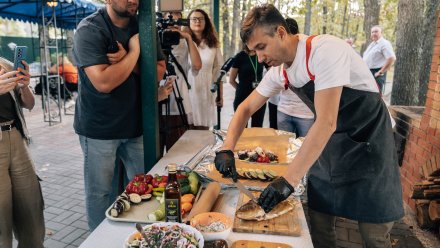 Воронежским блогерам, журналистам и студентам доказали безопасность продуктов, выращенных вблизи Нововоронежской АЭС